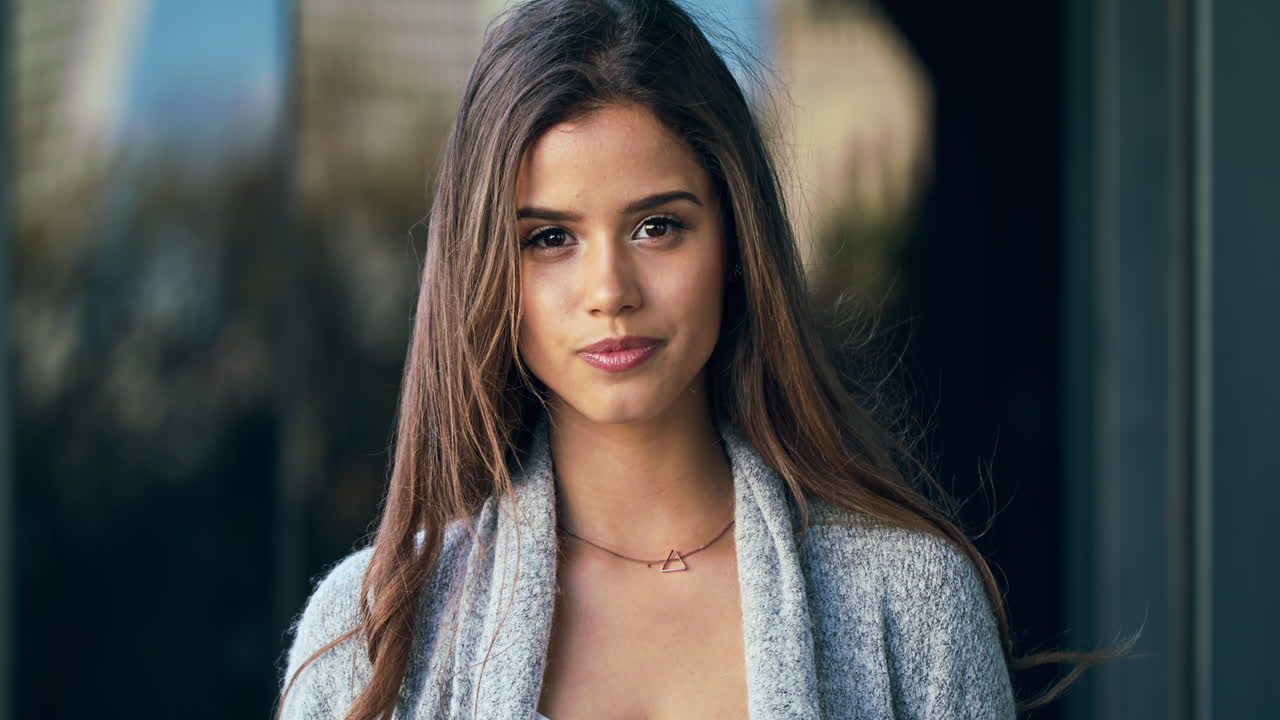 su sonrisa es suficiente para iluminar cualquier día