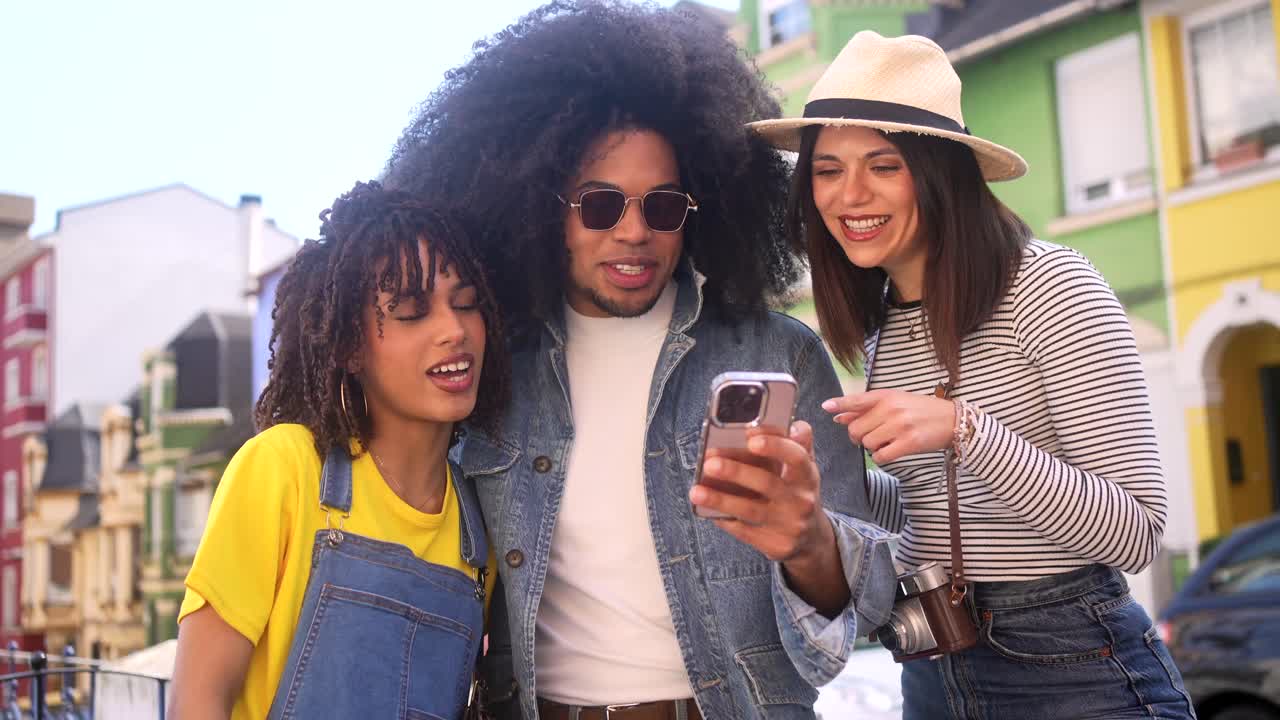 Group of friends enjoying technology and tourism in the city