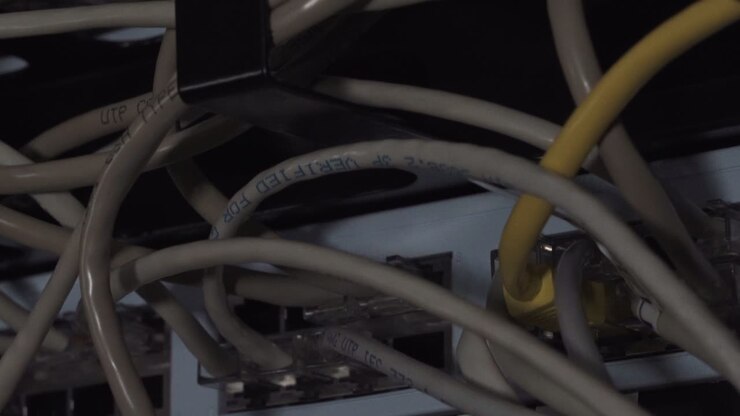 Lighting up wired cables of a data server