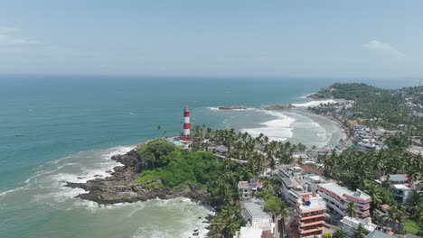 Luftaufnahme-Des-Leuchtturms-Von-Kovalam,-Thiruvananthapuram,-Kerala