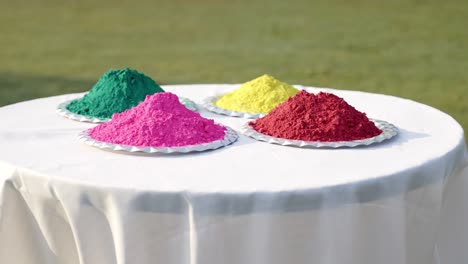 Diaaufnahme-Von-Holi-Farben-Auf-Einem-Teller