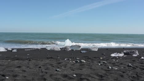 Diamond-Beach-In-Island-Im-Sommer