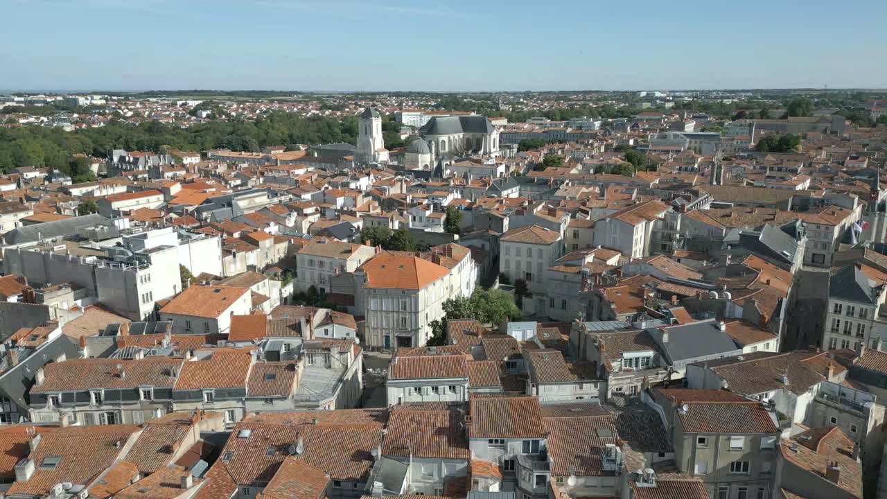 Paesaggio urbano di La Rochelle in Francia. Vista aerea in avanti