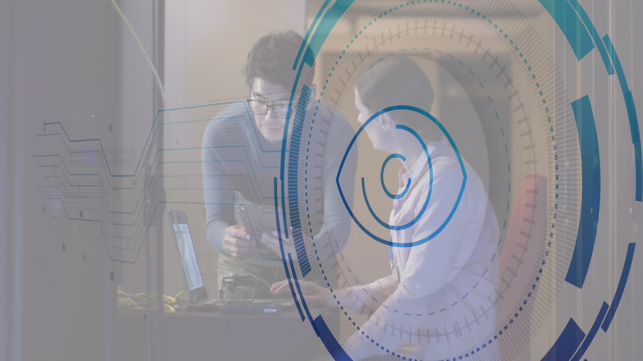 animación del procesamiento de datos sobre diversos trabajadores en la sala del servidor