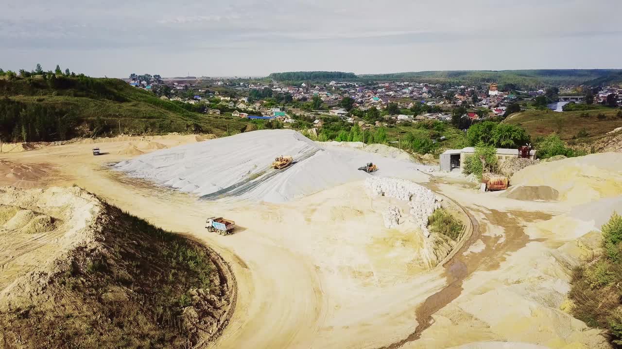 operaciones de cantera con maquinaria pesada