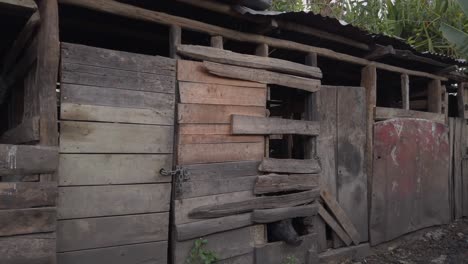 Small-pig-farm-in-Papua-New-Guinea,-made-of-wood