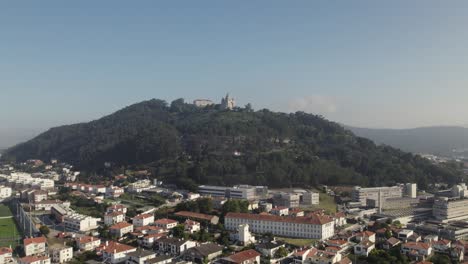 Toma-Aérea-De-La-Hermosa-Ciudad-De-Viana-Do-Castelo-En-El-Norte-De-Portugal