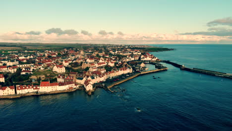puerto pesquero pitenweem en el este de escocia