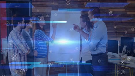 animación de iconos y luces sobre diversos empresarios que trabajan en la oficina