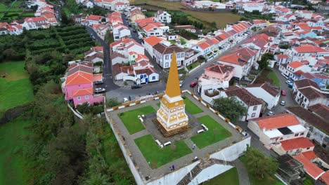 órbita-Aérea-360-Alrededor-Del-Obelisco-Do-Alto-Da-Memoria-En-La-Tercera-Isla,-Azores