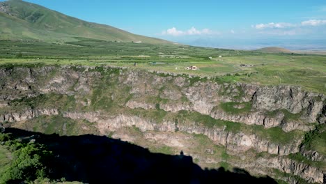 vídeo de drones de alta definición de 4k de la hermosa iglesia de saghmosavank, armenia