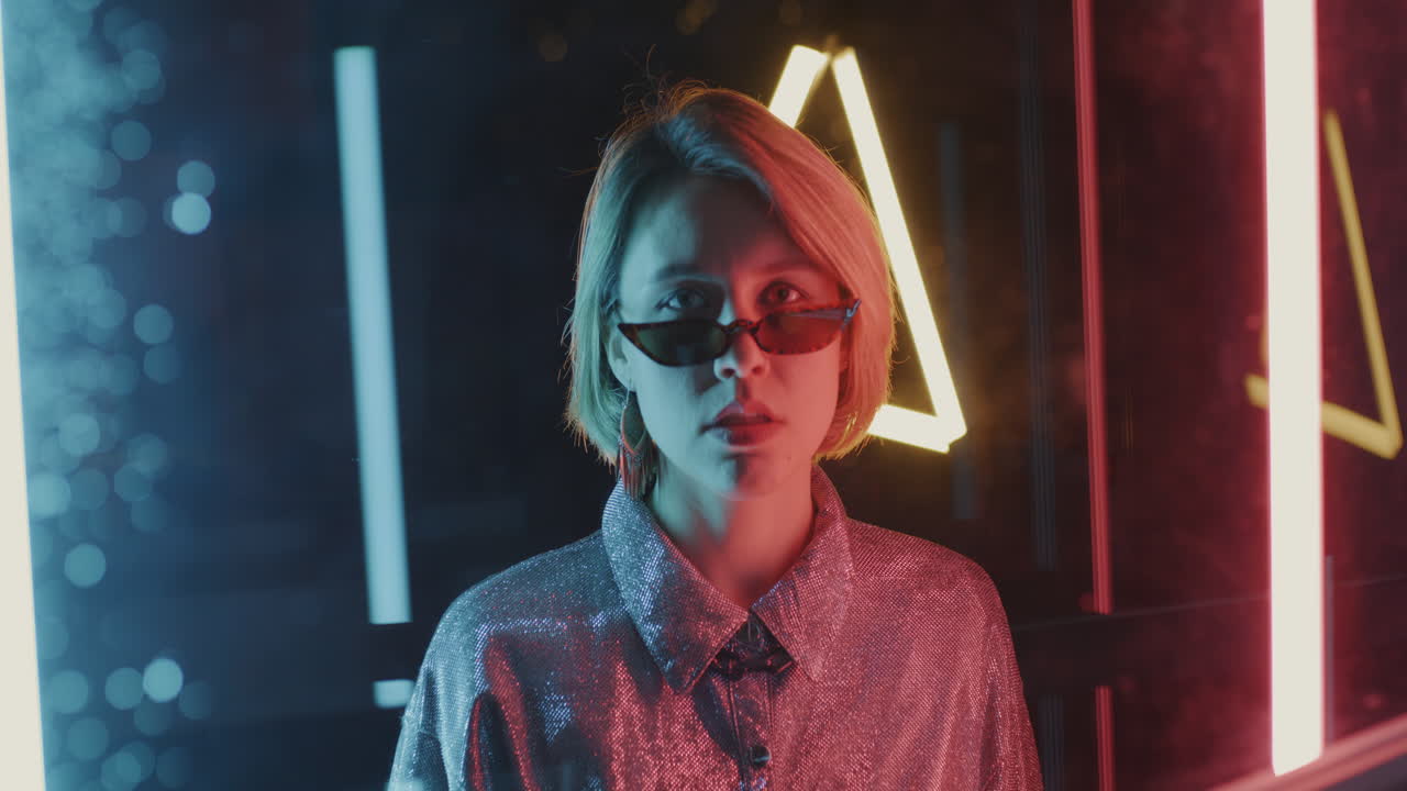 retrato de moda en neón