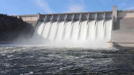 The-hydro-electric-power-dam-and-generator-at-Tablerock-Lake-and-Lake-Taneycomo-Missouri