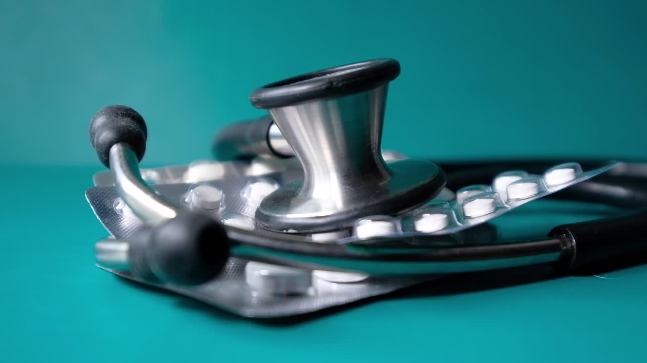 stéthoscope et pilules