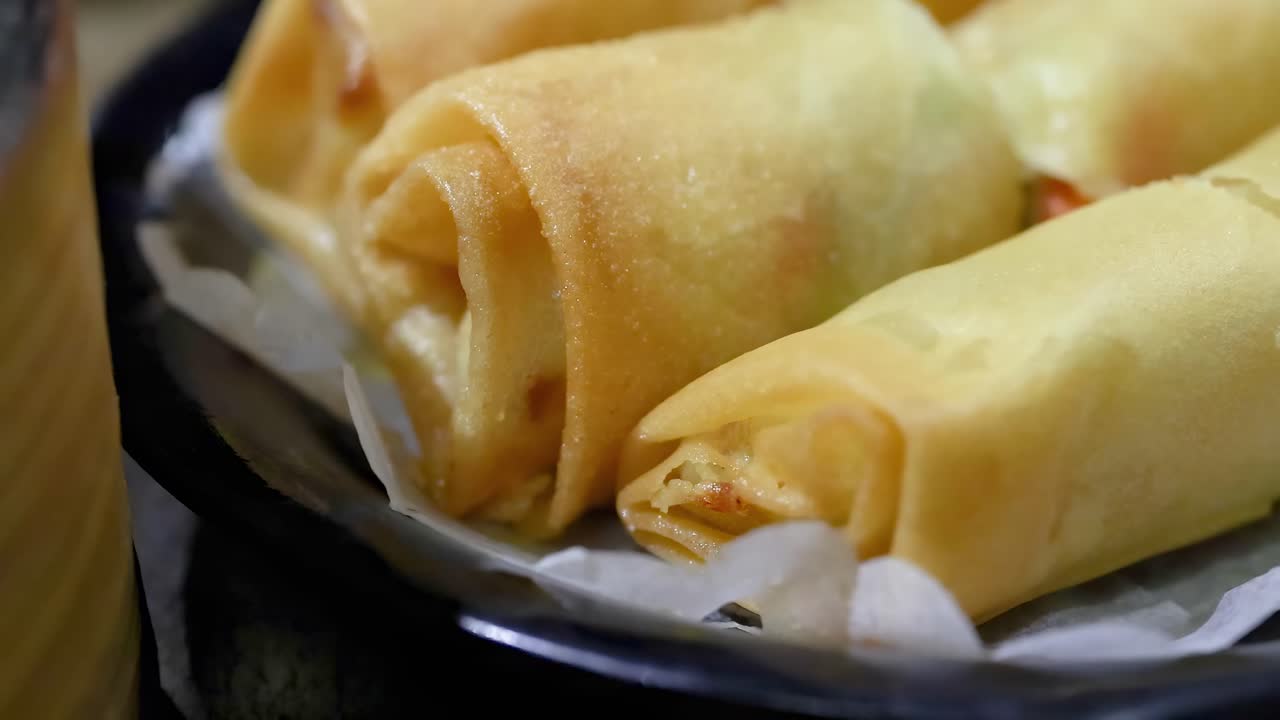 los deliciosos rollos de primavera servidos en hong kong