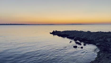 Tranquila-Puesta-De-Sol-Sobre-El-Mar-Adriático