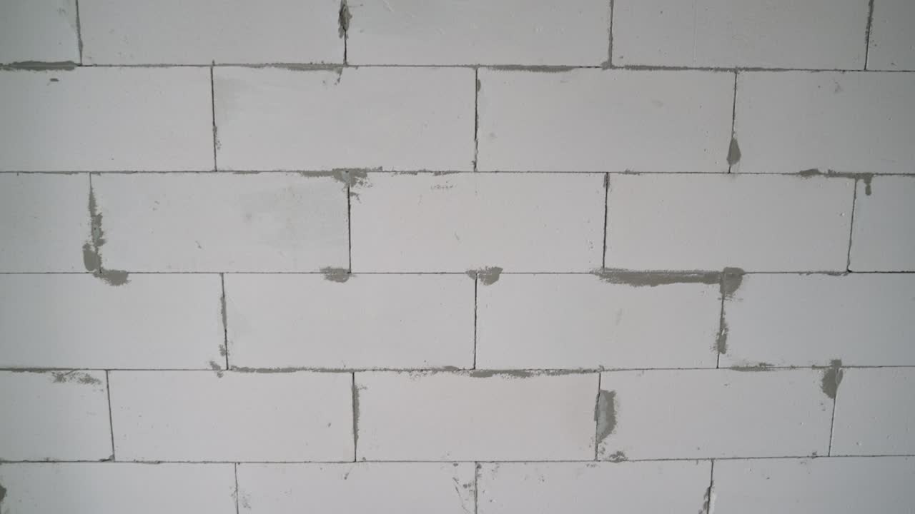 la pared terminada de bloques de hormigón gaseoso. una pared construida a partir de bloque de hormigones gaseosos.