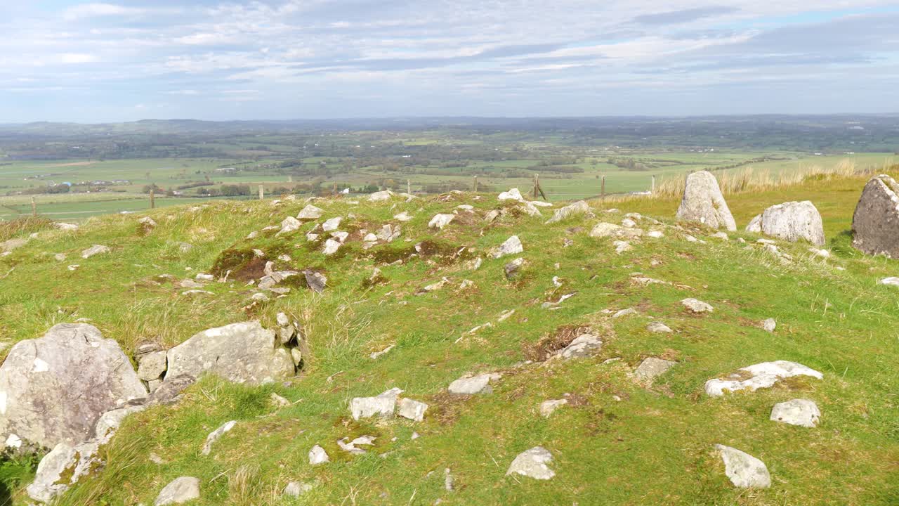 Antiche tombe di Loughcrew vicino a Oldcastle, Contea di Meath, Irlanda - Ripresa aerea