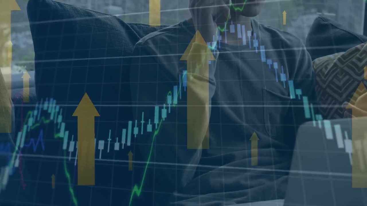 집에서 스마트폰으로 이야기하는 버셜 남자를 상대로 금융 데이터 처리의 애니메이션