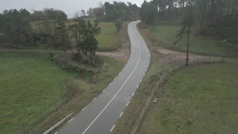 Día-De-Niebla-En-La-Carretera-Cerca-De-Perafita