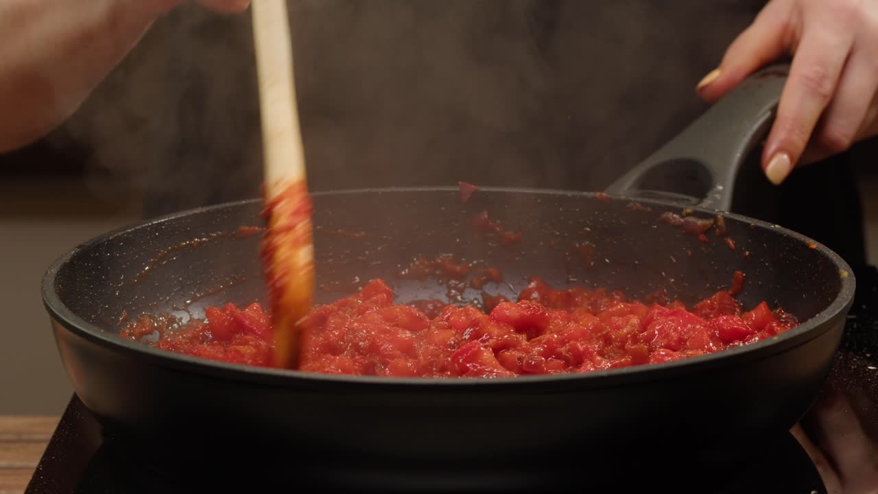 Cooking tomato sauce in a frying pan