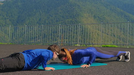 couple doing push-ups outdoors