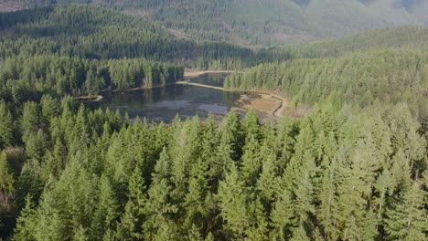 Luftaufnahmen-Des-Regionalparks-Minnekhada-In-4k,-Britisch-Kolumbien,-Kanada