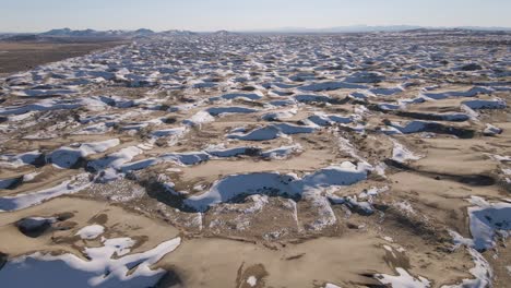 vista aérea del área de recreación del pequeño sahara, utah, tiro amplio hacia adelante