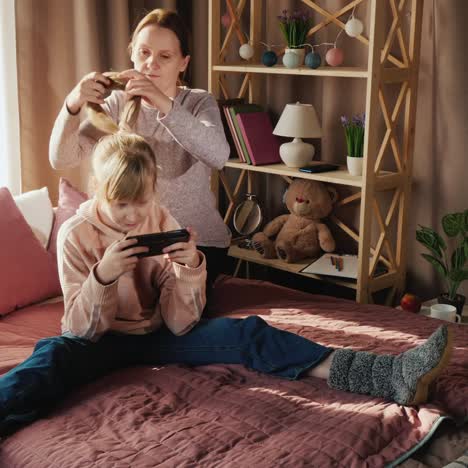 mother and child stay at home in quarantine