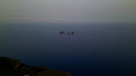 Atmospheric-Seascape-During-Dawn-Near-Amalfi-Coast-In-Campania,-Italy