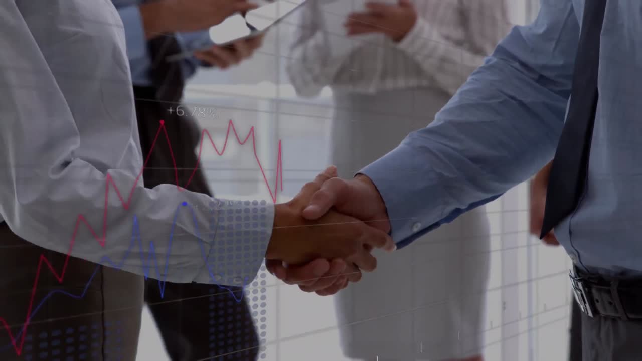 animación del procesamiento de datos sobre el apretón de manos de un hombre de negocios