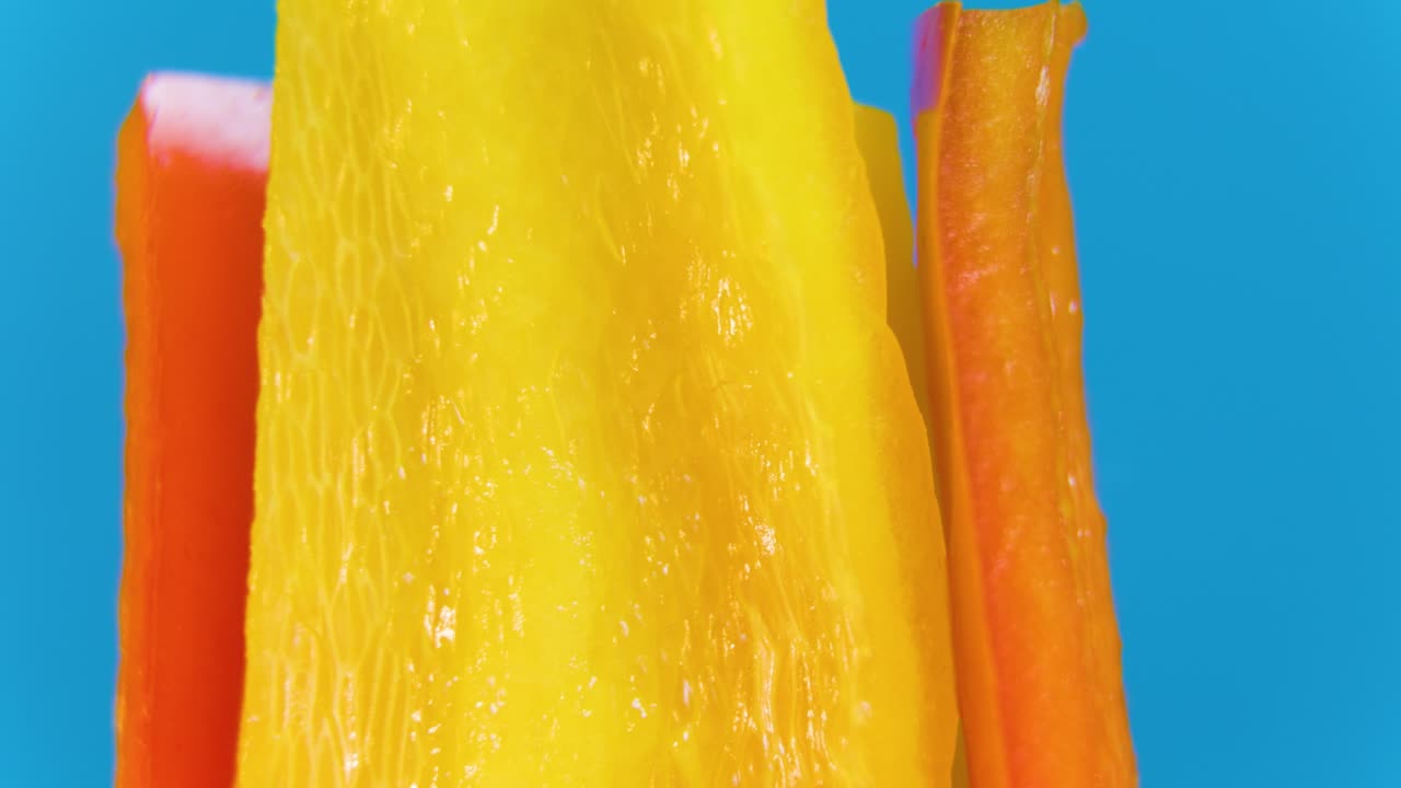 corta el pimienta dulce de cerca.