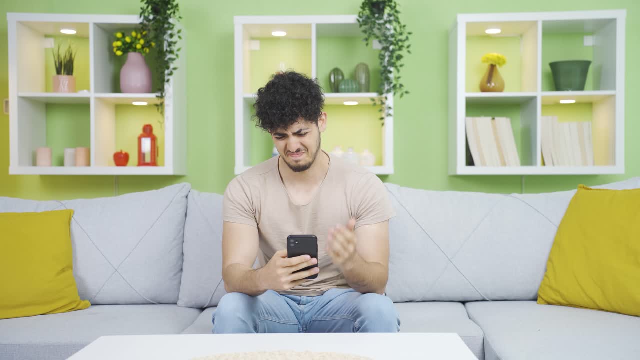 악취로 괴롭힌 젊은이.