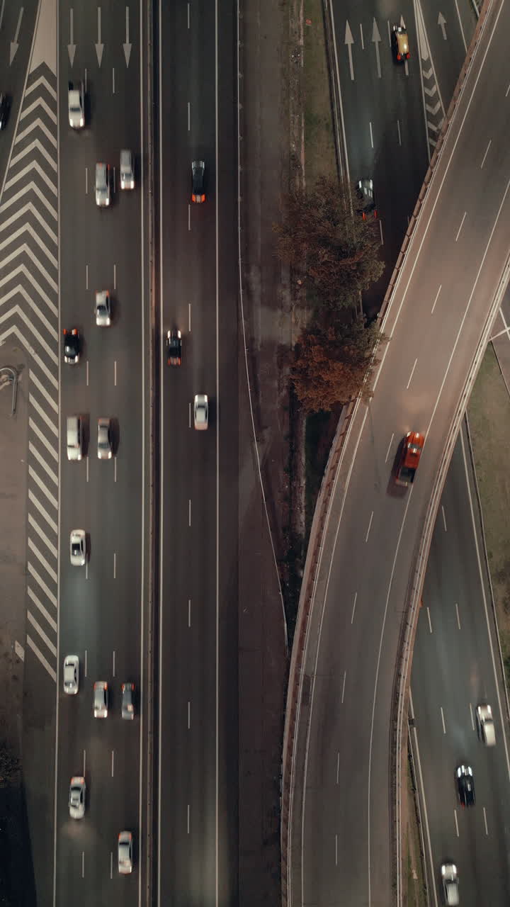 Luftfoto af Travl Motorvejstrafik om Natten