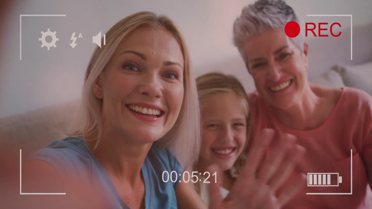 Animazione di una schermata di riproduzione su una famiglia caucasica che si scatta un selfie