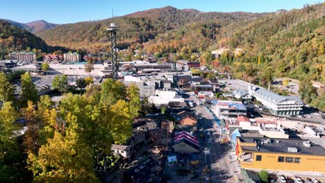 Herbstblätter-In-Gatlinburg,-Tennessee-Mit-Herbstlicher-Farbantenne