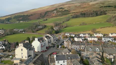 Filmische-Luftaufnahmen-Von-Sedbergh-Village,-Dem-Idealen-Ort-Für-Einen-Ausflug-Zu-Jeder-Jahreszeit