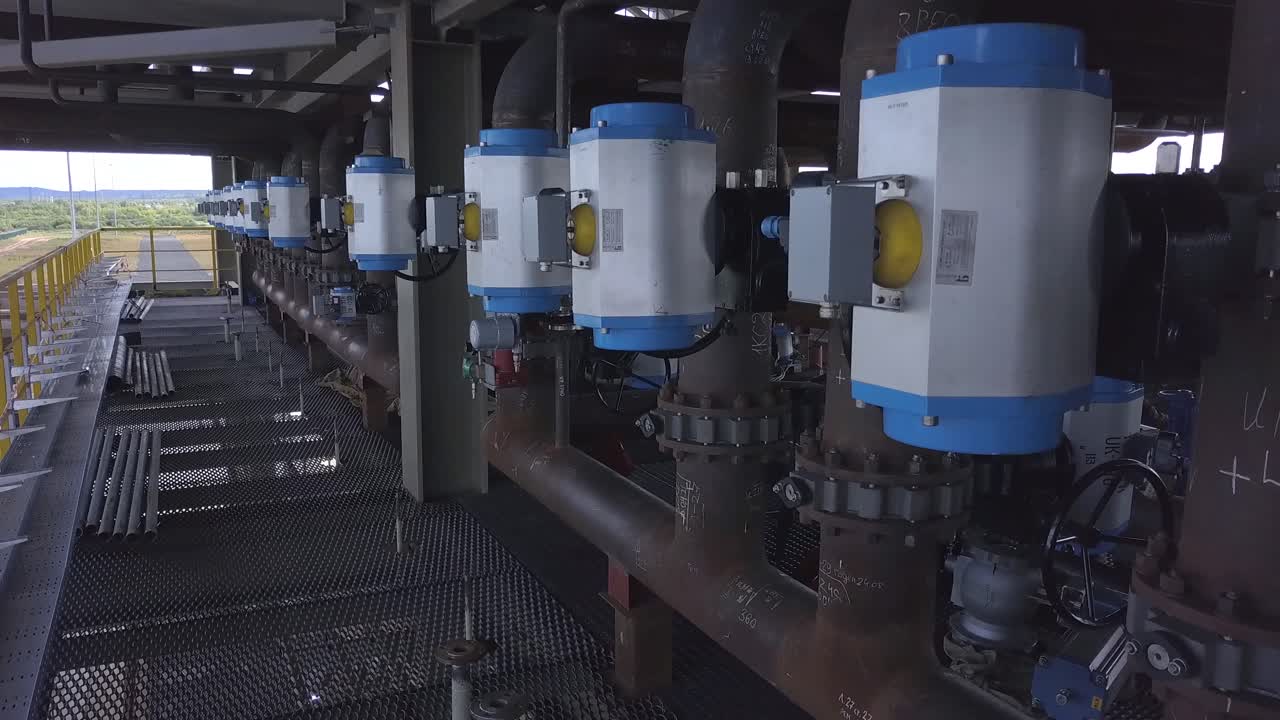 válvulas y tuberías de plantas industriales