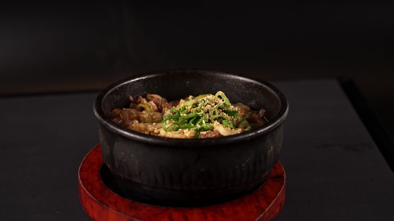 A savory hot pot with marinated beef and fresh vegetables, simmered in a rich, flavorful broth. 달콤한 양념 소고기와 신선한 채소가 어우러진 감칠맛 나는 전골. 깊고 진한 국물이 특징입니다.