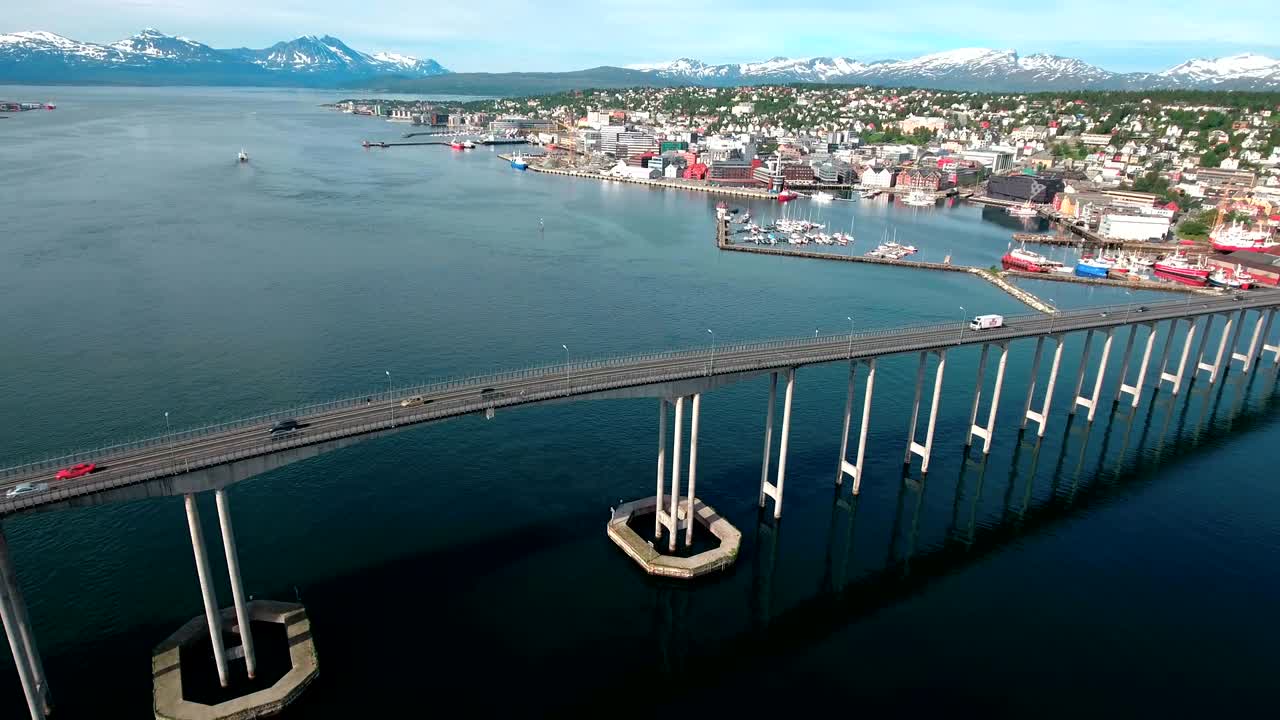 puente de la ciudad de tromsø, noruega imágenes aéreas