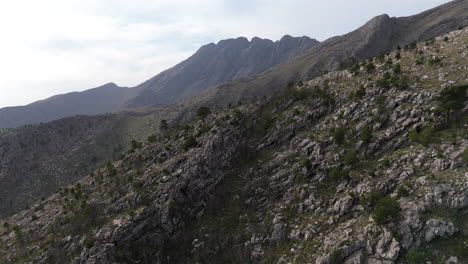 vista aérea del paisaje de las montañas rocosas