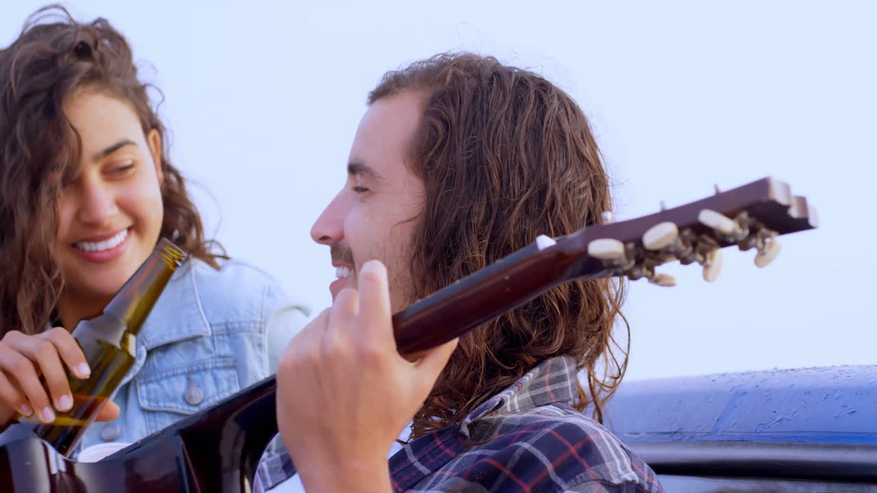 자동차 모 ⁇  4k에서 재미있는 커플