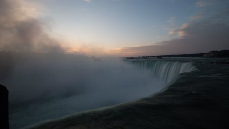 Lapso-De-Tiempo-Del-Amanecer-En-Las-Cataratas-De-Herradura-Del-Niágara