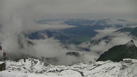 Blick-Vom-Kitzeinhorn-Mit-Aufsteigenden-Wolken