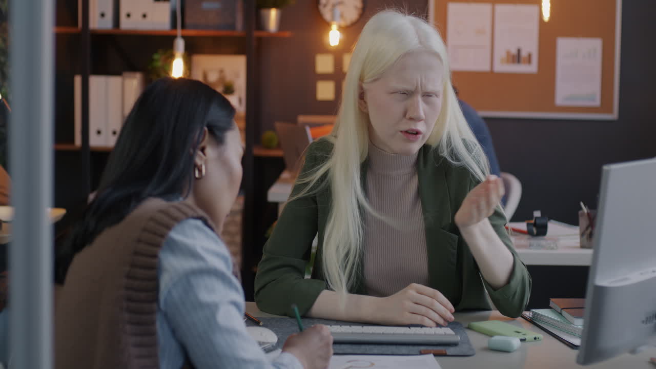 mujeres de negocios en una reunión