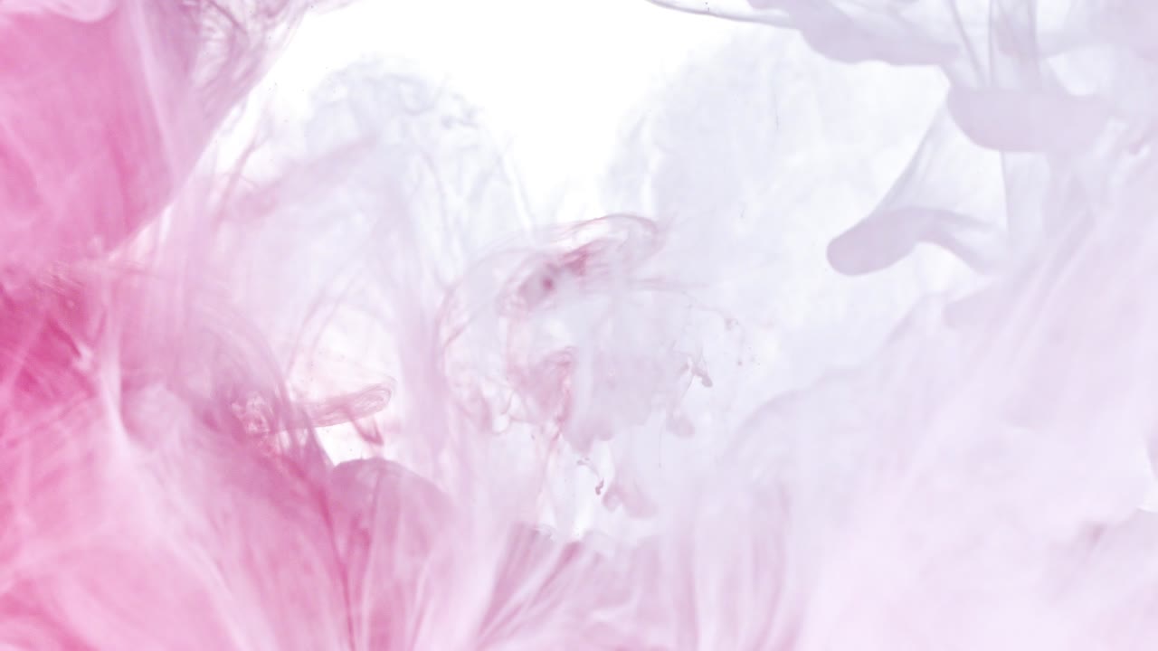 tinta blanca y rosa en el agua