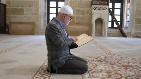 old man reading quran