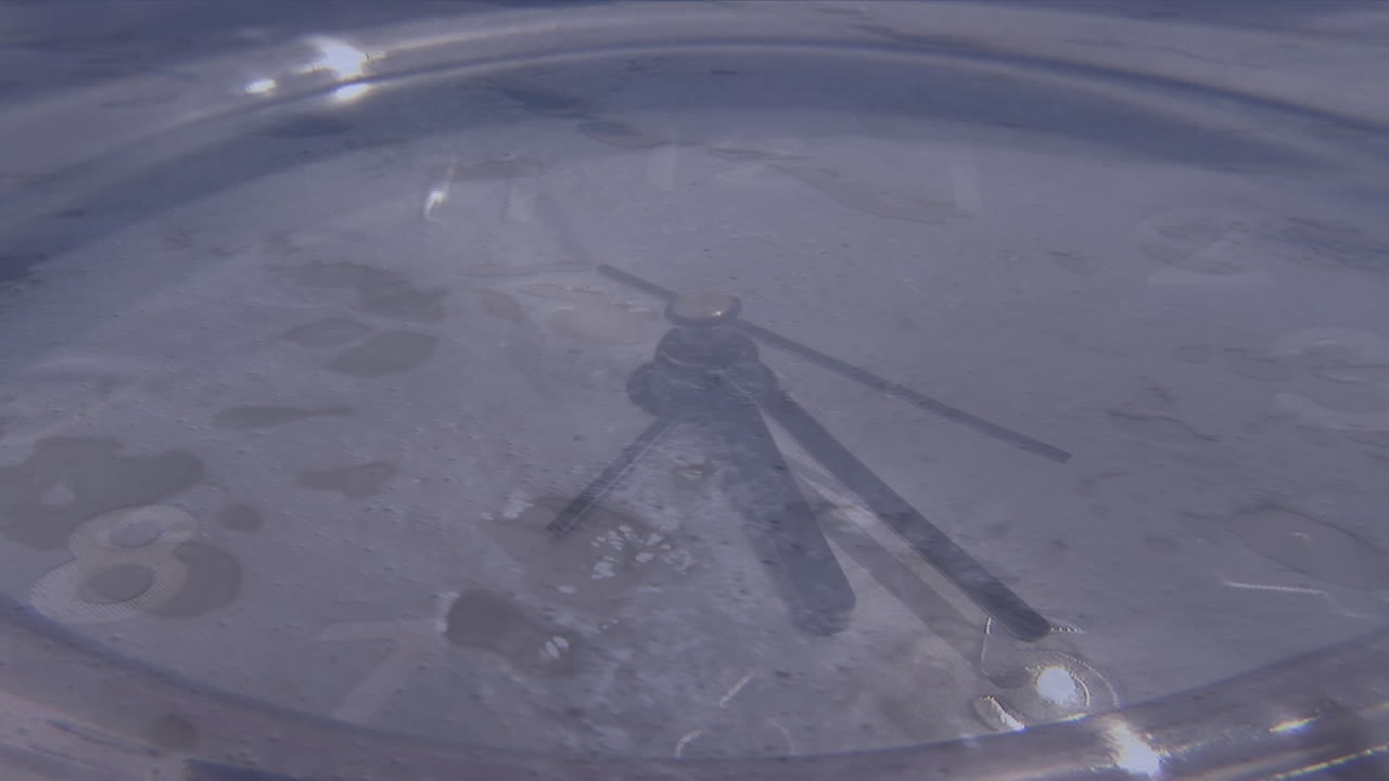 바다 위 에서 움직이는 시계 의 애니메이션