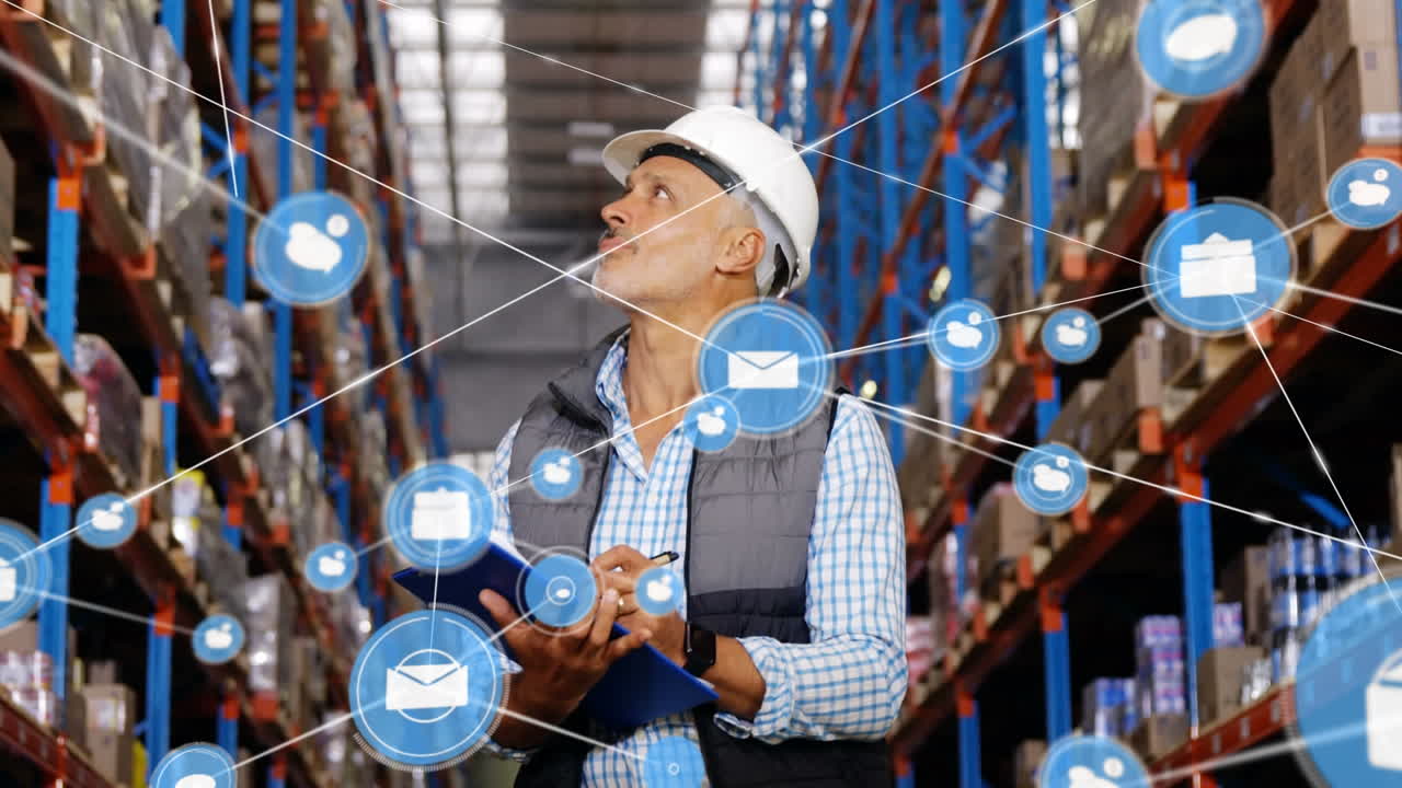 animación de la red de conexiones con iconos sobre el hombre haciendo notas en el almacén