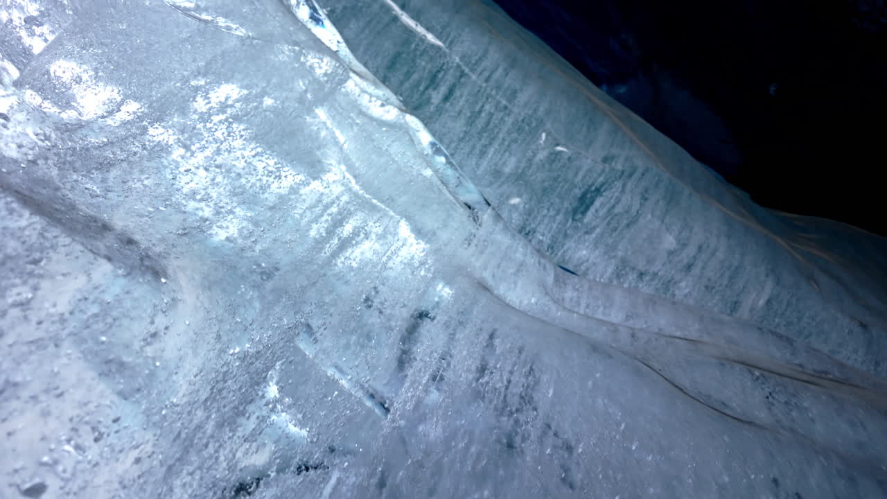 Superficie ghiacciata del ghiacciaio del Morteratsch, Svizzera, con motivi testurizzati